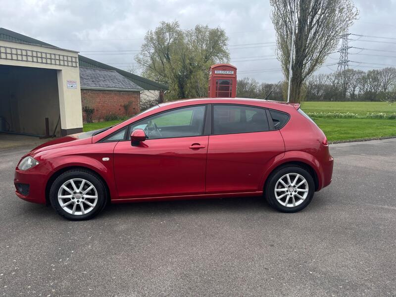 View SEAT LEON 1.6 TDI CR SE