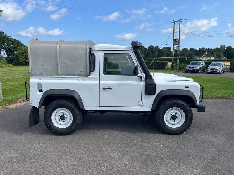 LAND ROVER DEFENDER