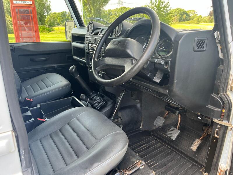 LAND ROVER DEFENDER