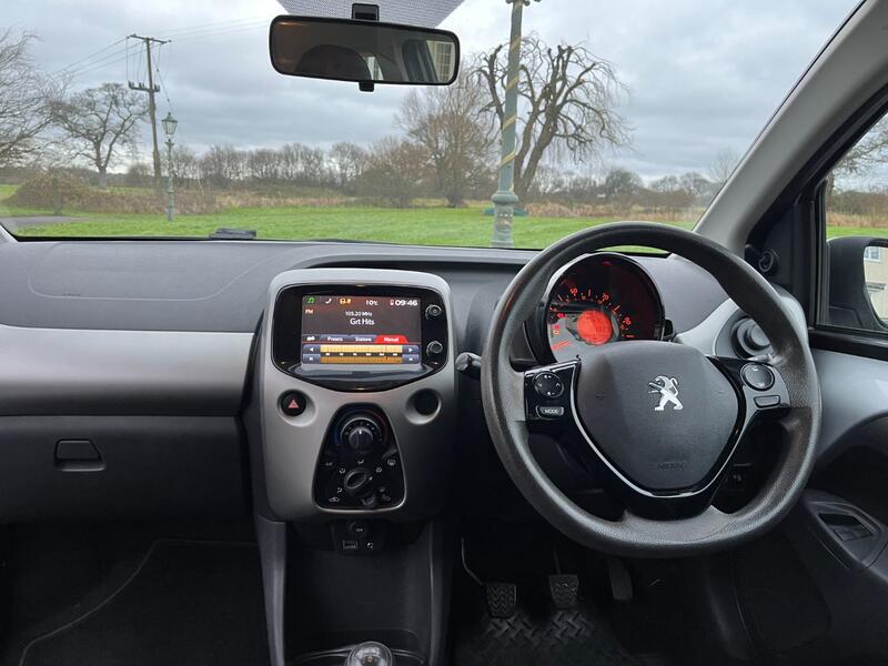PEUGEOT 108