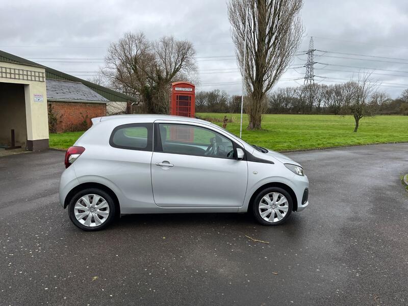 PEUGEOT 108