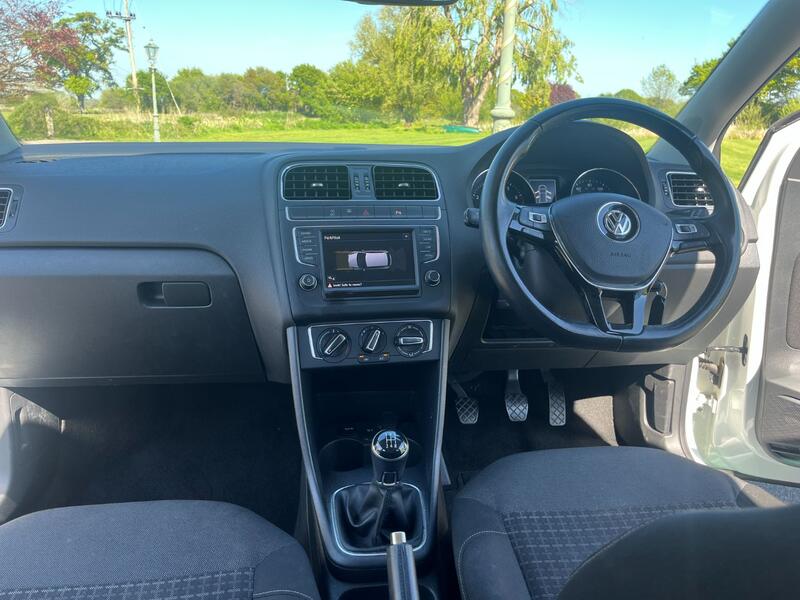 VOLKSWAGEN POLO