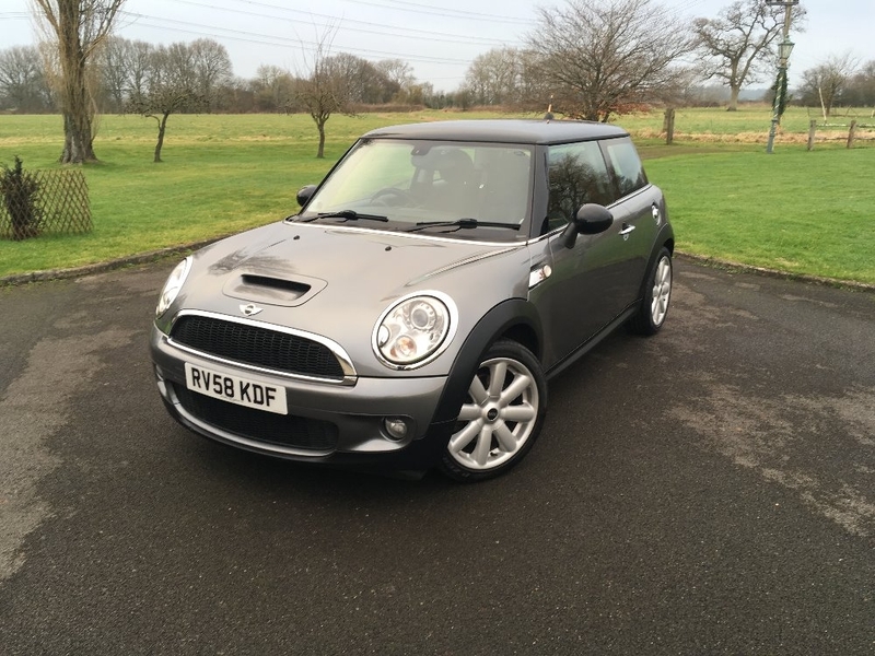 View MINI HATCH COOPER S 1.6 Cooper S Chilli Pack