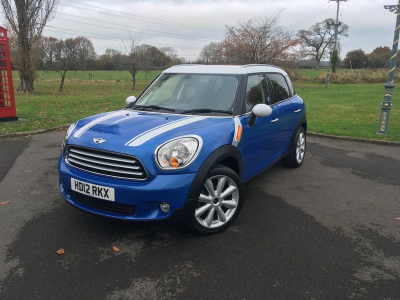 View MINI COUNTRYMAN 1.6 Cooper Chilli Pack