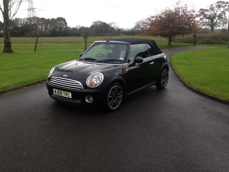 View MINI CONVERTIBLE 1.6 Cooper Chilli Pack