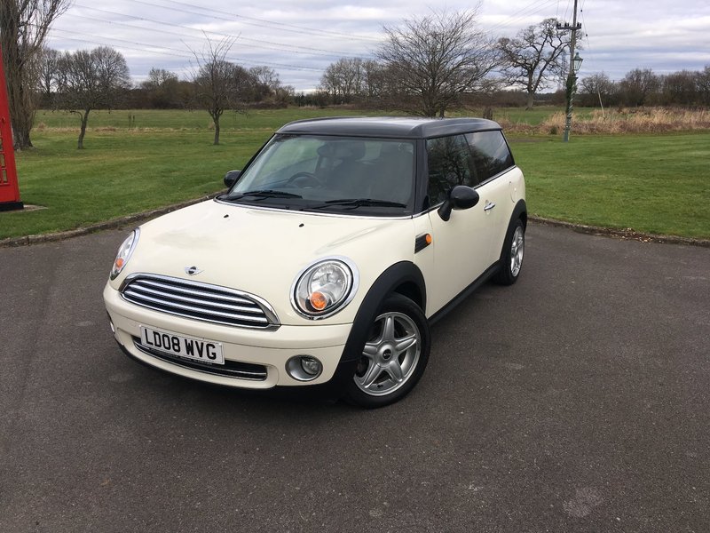 View MINI CLUBMAN 1.6 Cooper Chilli Pack