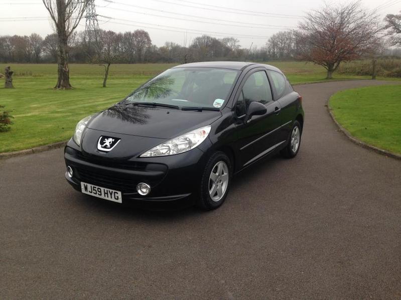View PEUGEOT 207 1.4 Verve 3 Door