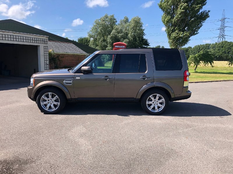 View LAND ROVER DISCOVERY 4 3.0 TD V6 XS 4X4 5dr
