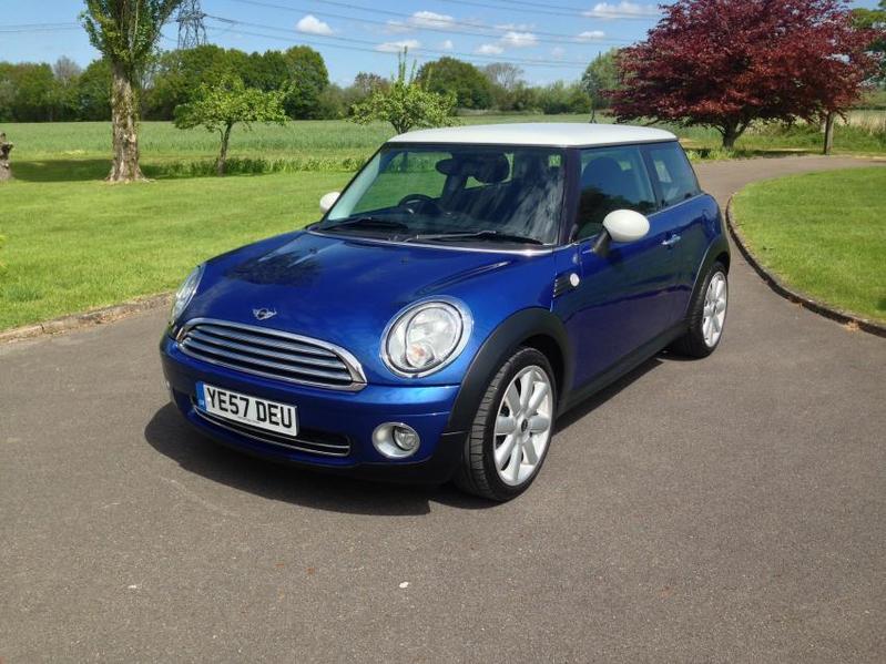 View MINI HATCH COOPER 1.6 Cooper Chilli Pack