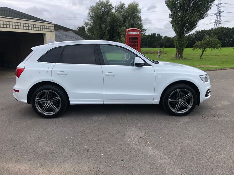 View AUDI Q5 2.0 TDI S line Plus S Tronic quattro 5dr