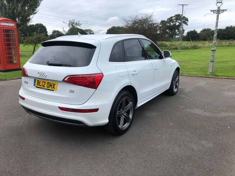 View AUDI Q5 2.0 TDI S line Plus S Tronic quattro 5dr