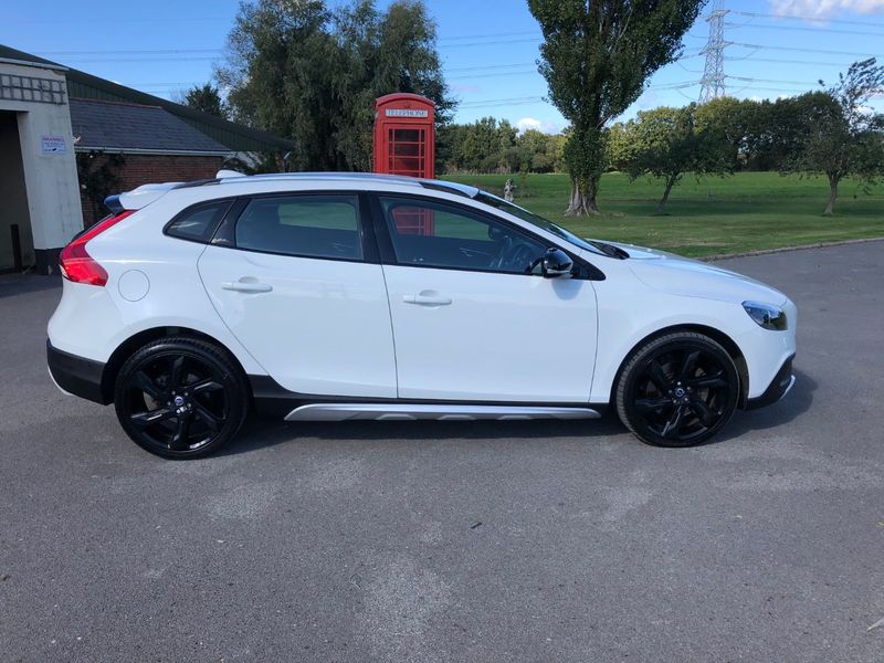 VOLVO V40 CROSS COUNTRY