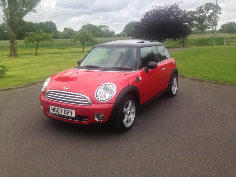 View MINI HATCH COOPER 1.6 Cooper Chilli Pack