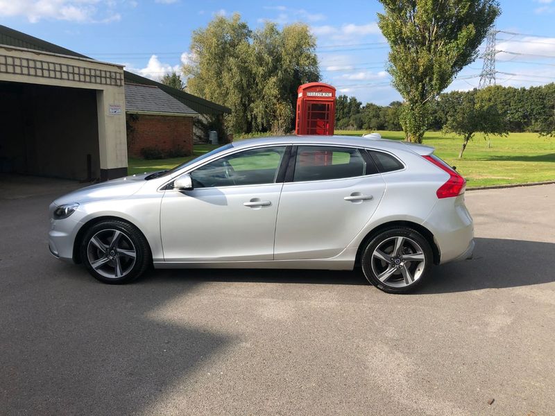 View VOLVO V40 1.6 T2 R-Design 5dr