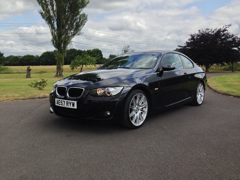 View BMW 3 SERIES 320i M Sport Coupe