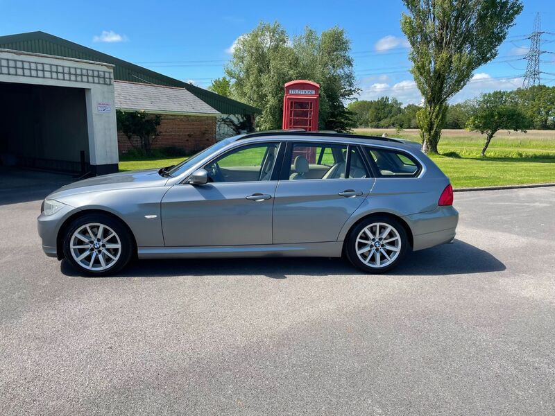 View BMW 3 SERIES 3.0 325d SE Touring 5dr