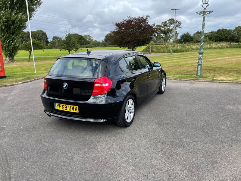 View BMW 1 SERIES 2.0 120i SE Auto 5dr