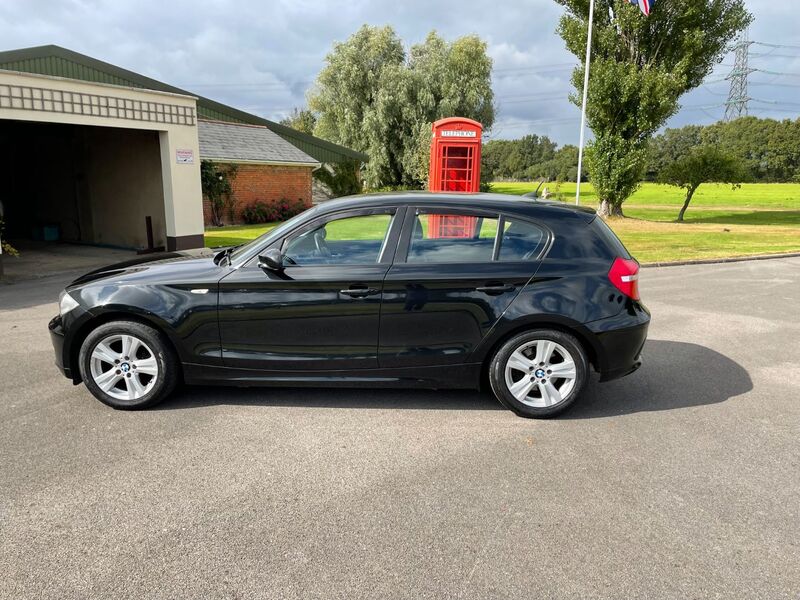 View BMW 1 SERIES 2.0 120i SE Auto 5dr