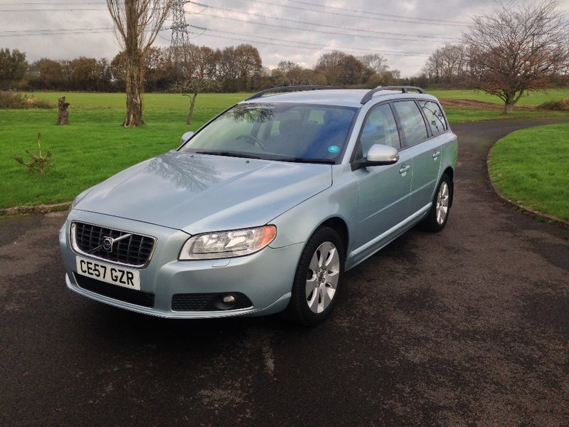 View VOLVO V70 2.4 D5 SE Geartronic
