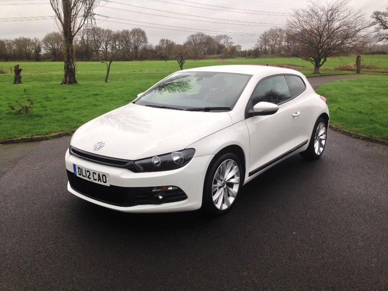 View VOLKSWAGEN SCIROCCO 2.0 TDI Bluemotion Tech GT