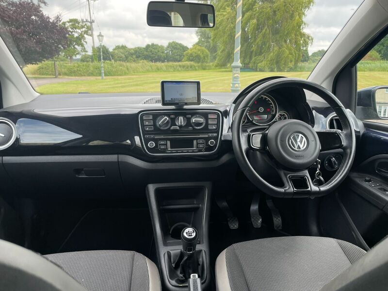 VOLKSWAGEN UP