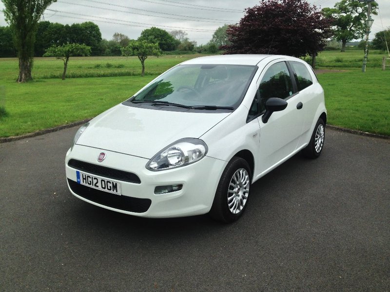 View FIAT PUNTO 1.2 Pop StartStop
