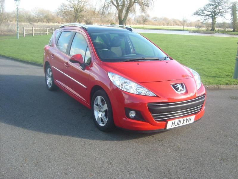 View PEUGEOT 207 SW 1.6 HDI Sport