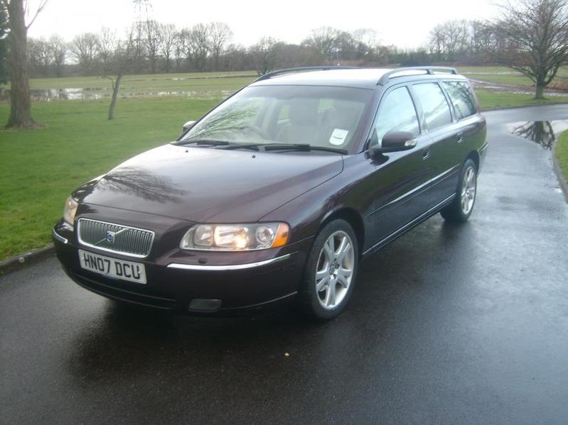 View VOLVO V70 2.4 SE Estate Automatic