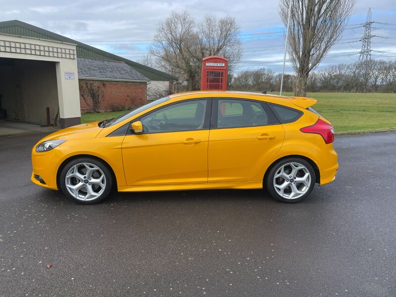 View FORD FOCUS ST-2
