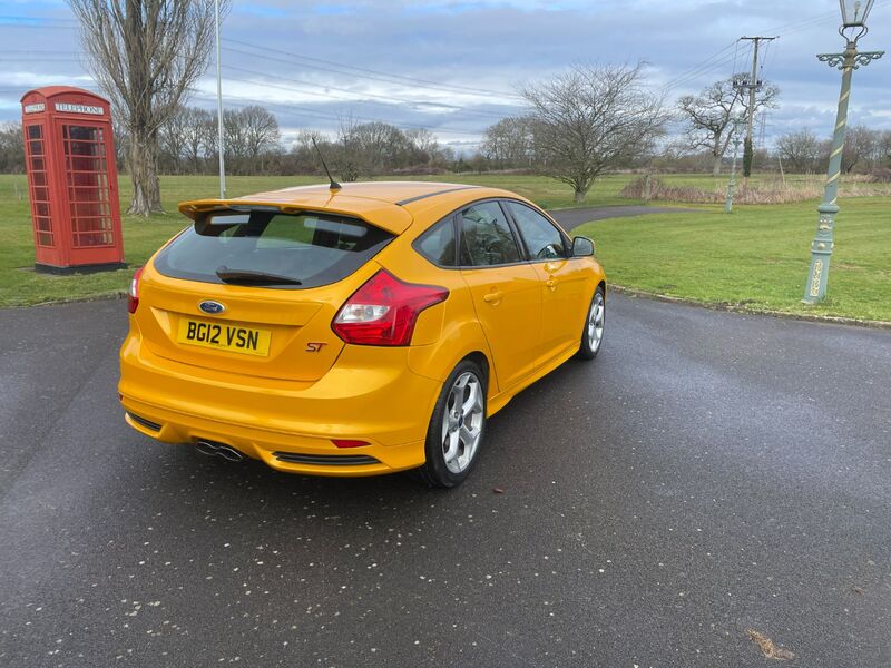 View FORD FOCUS ST-2