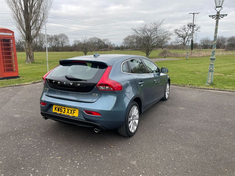 View VOLVO V40 D3 SE LUX