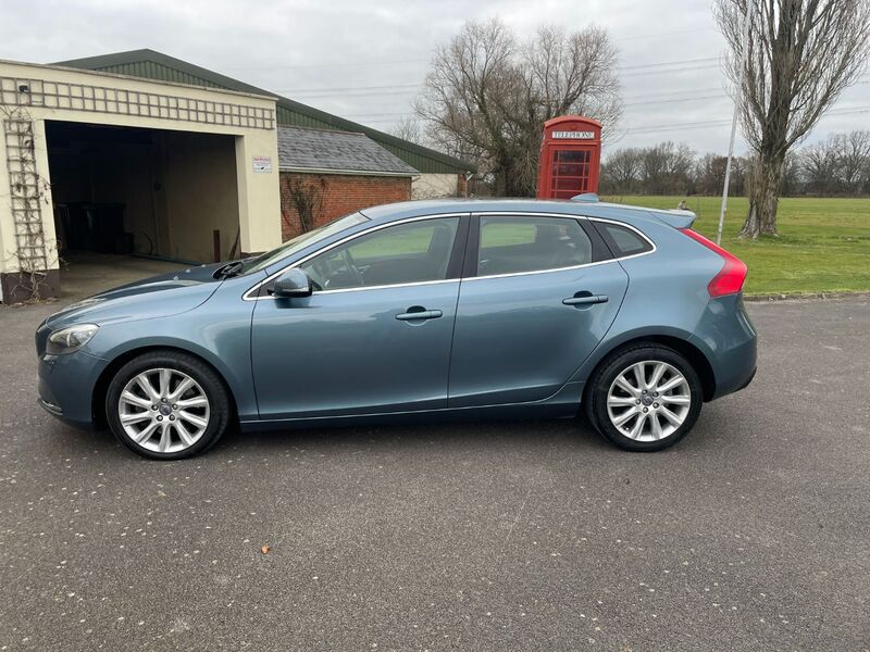 View VOLVO V40 D3 SE LUX