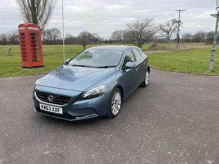 VOLVO V40 D3 SE LUX