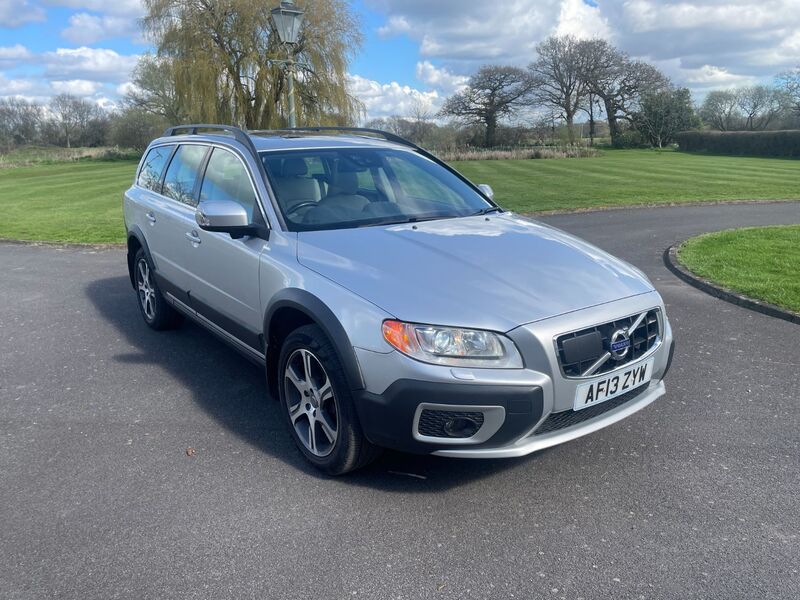 View VOLVO XC70 D5 SE LUX AWD