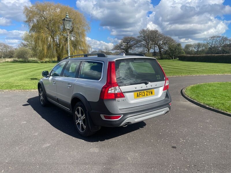 View VOLVO XC70 D5 SE LUX AWD